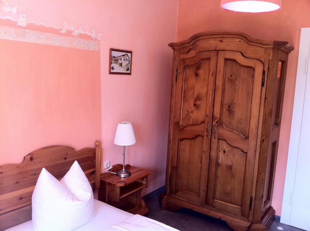 Doppelzimmer (mit eigenem Bad auf dem Flur)
